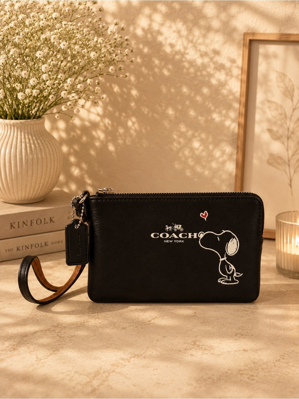 COACH X PEANUTS SNOOPY KISS ZIP BLACK LEATHER WRISTLET WALLET EUC